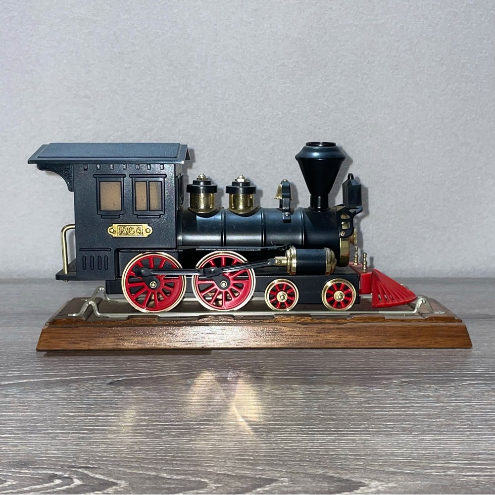 VINTAGE IRON HORSE 1864 MODEL TRAIN AM Radio Unit & Track Stand Made In Japan